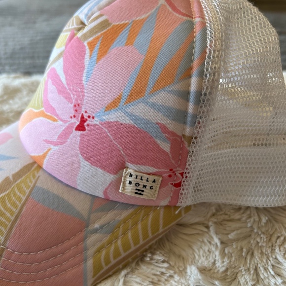 Women’s Billabong ball cap NWOT - Picture 2 of 5